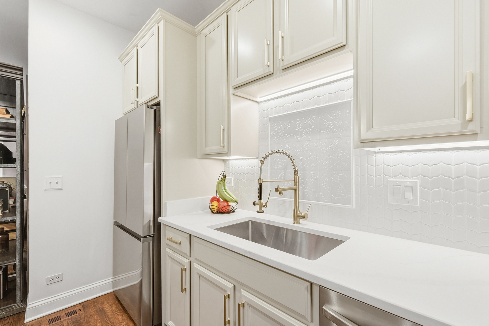 524 N HERMITAGE Avenue Unit: 2