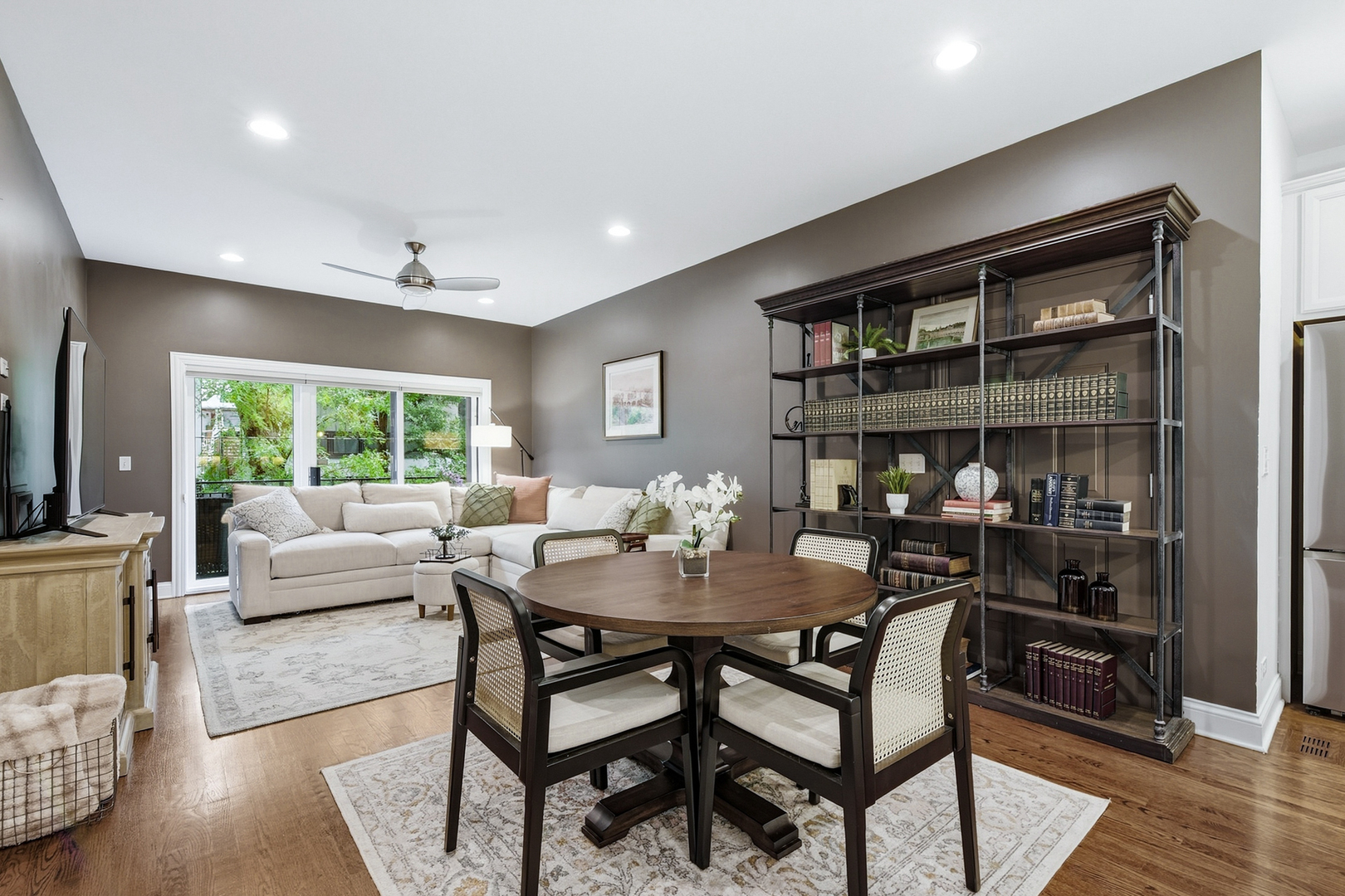 524 N HERMITAGE Avenue Unit: 2