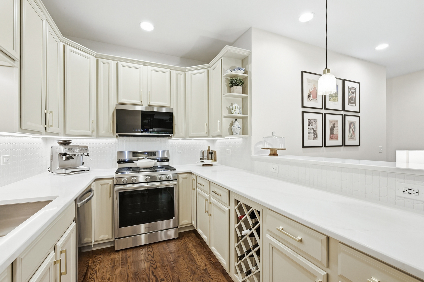 524 N HERMITAGE Avenue Unit: 2