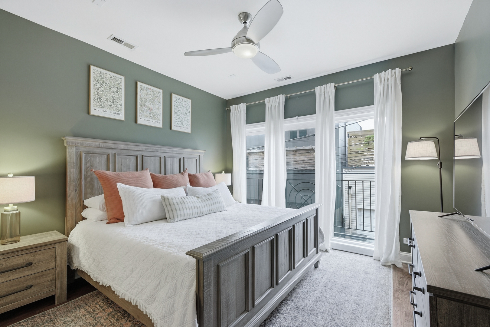 524 N HERMITAGE Avenue Unit: 2