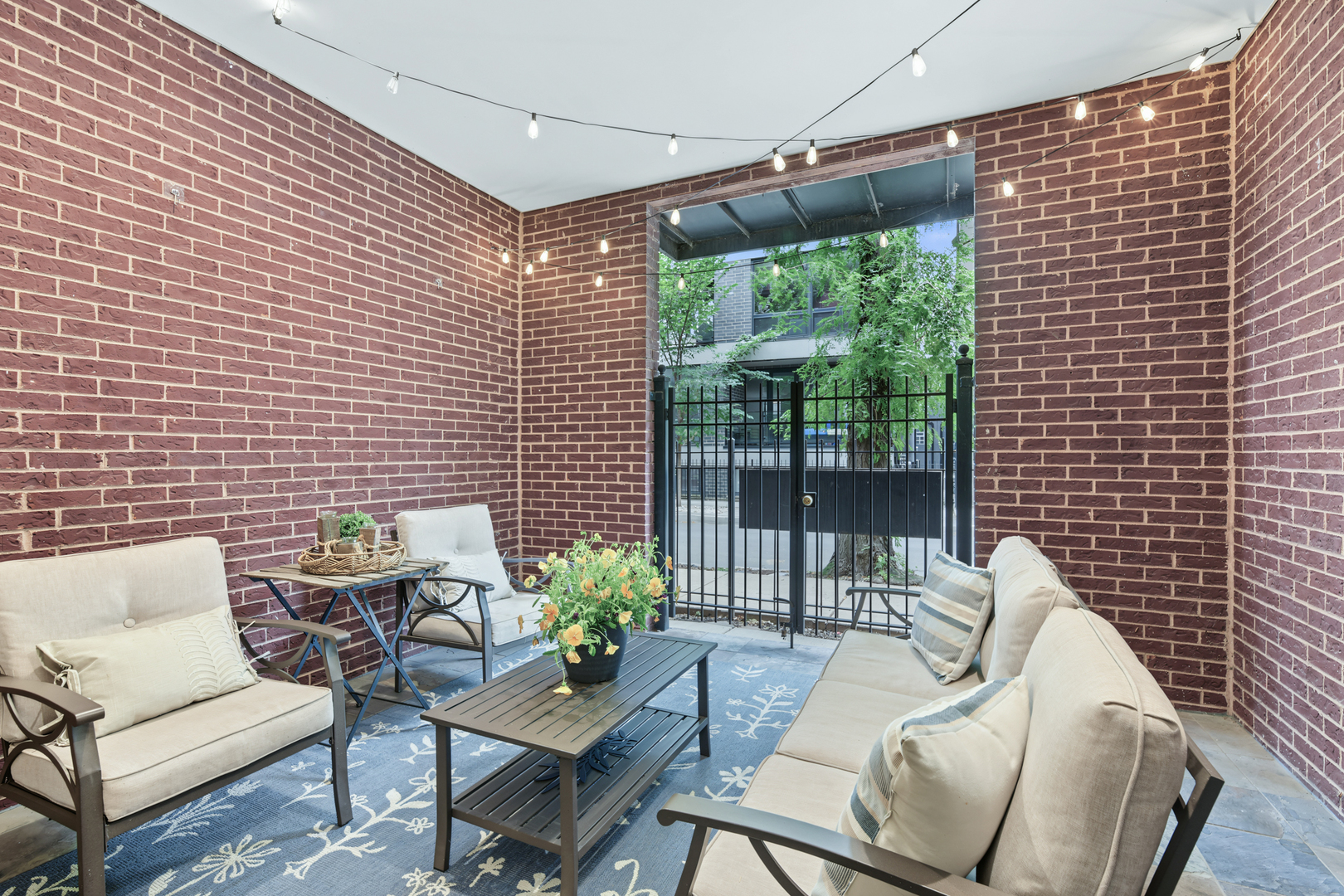 524 N HERMITAGE Avenue Unit: 2