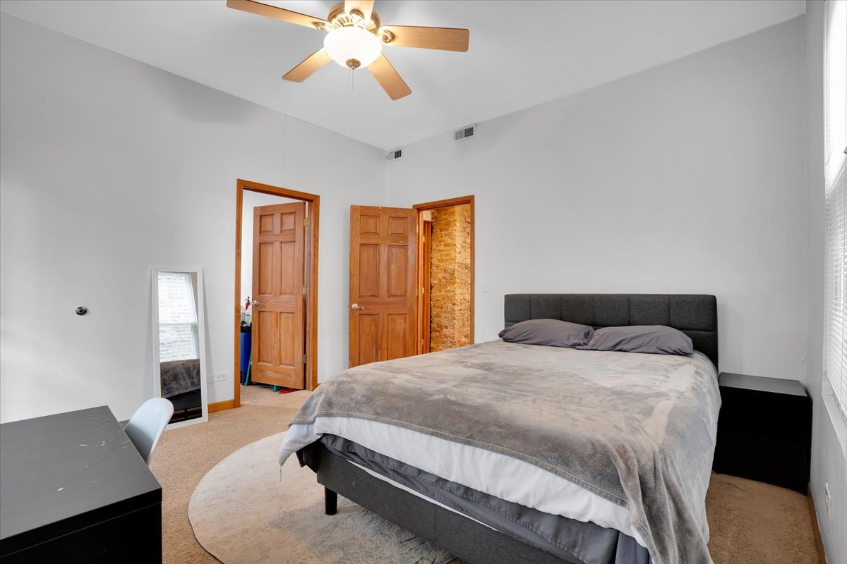1618 W Blackhawk Street Unit: 1