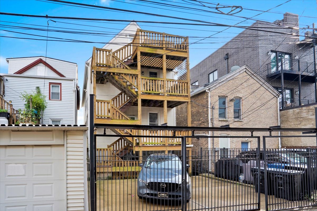 1618 W Blackhawk Street Unit: 1