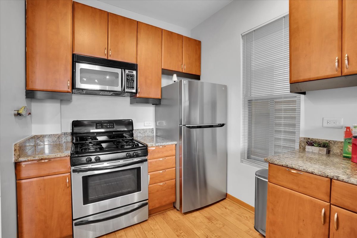 1618 W Blackhawk Street Unit: 1