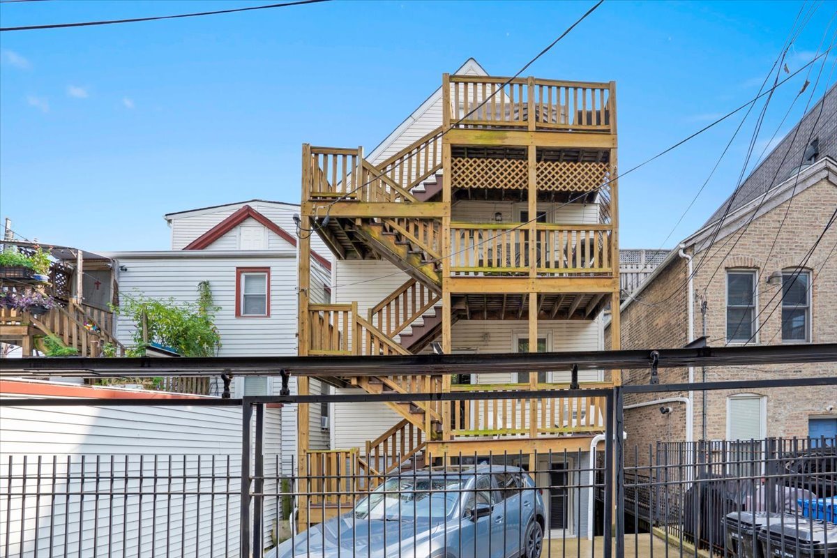 1618 W Blackhawk Street Unit: 1
