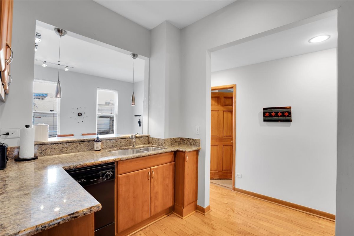 1618 W Blackhawk Street Unit: 1
