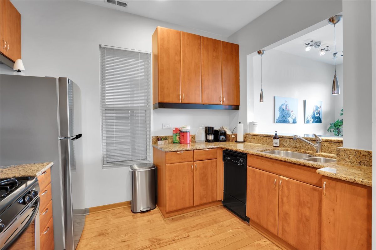 1618 W Blackhawk Street Unit: 1