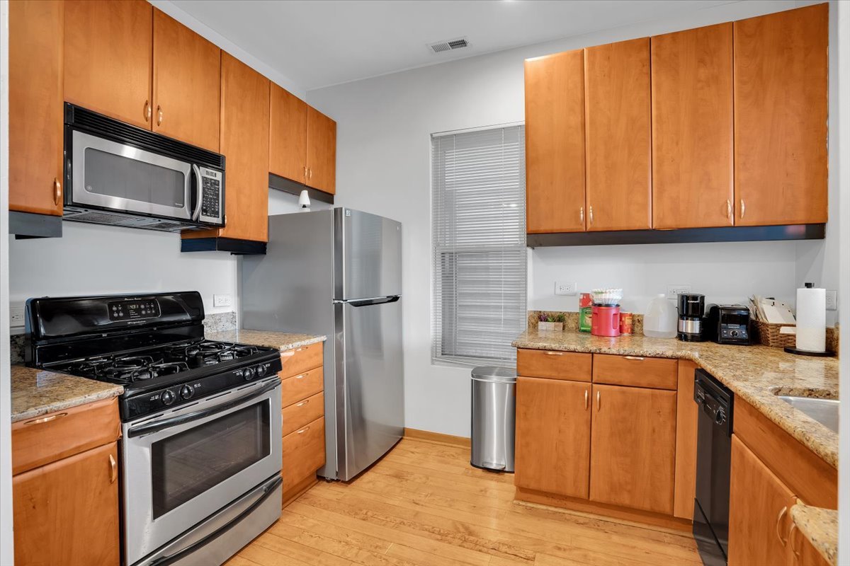 1618 W Blackhawk Street Unit: 1