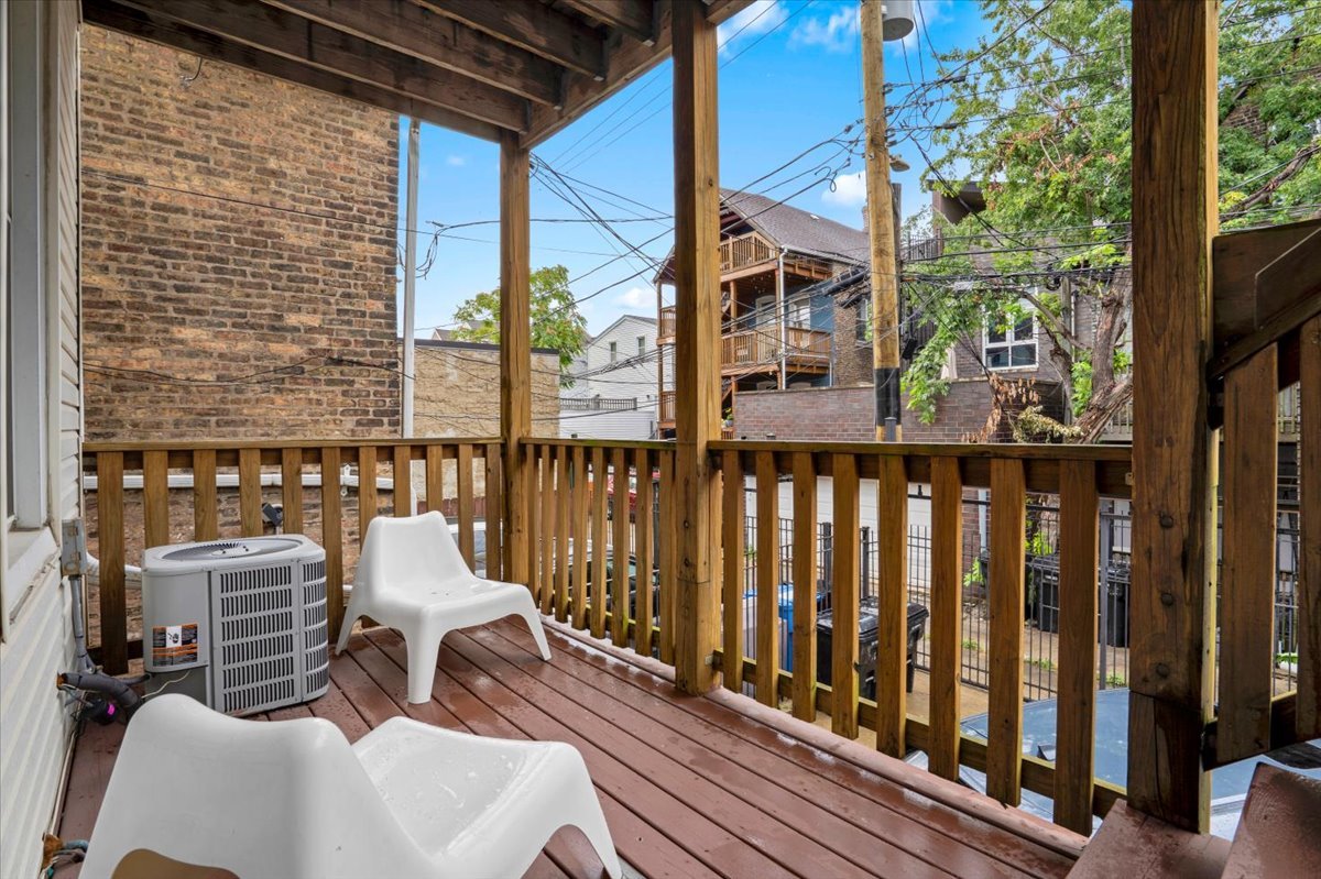 1618 W Blackhawk Street Unit: 1