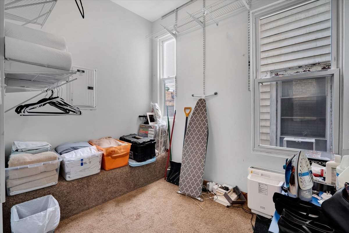 1618 W Blackhawk Street Unit: 1