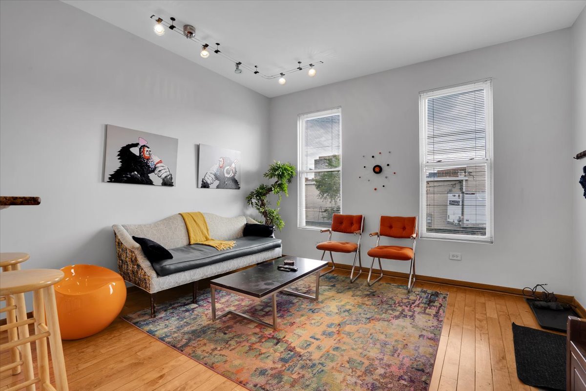 1618 W Blackhawk Street Unit: 1