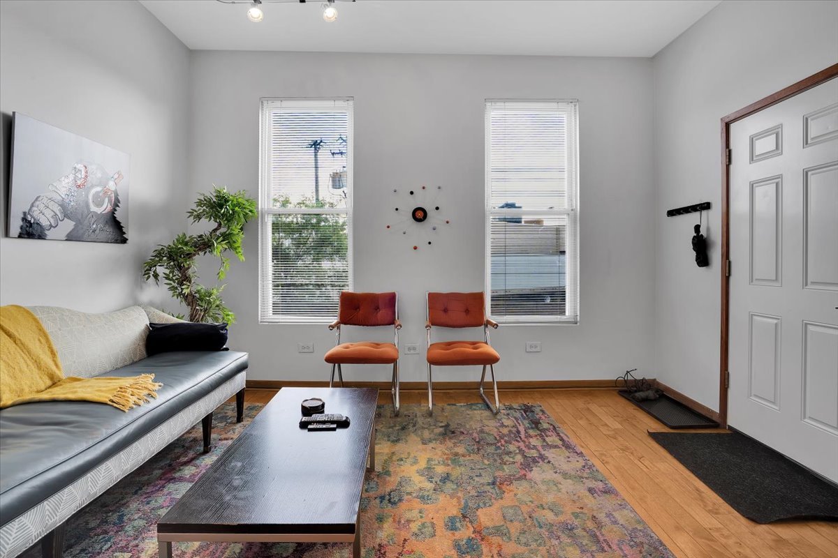 1618 W Blackhawk Street Unit: 1
