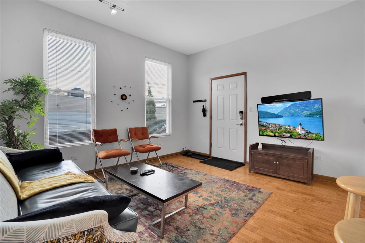 1618 W Blackhawk Street Unit: 1