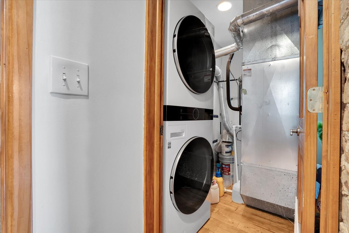 1618 W Blackhawk Street Unit: 1
