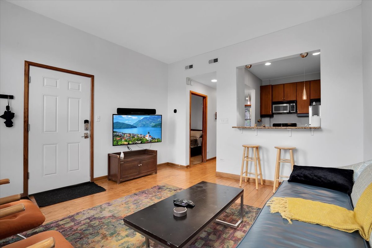 1618 W Blackhawk Street Unit: 1