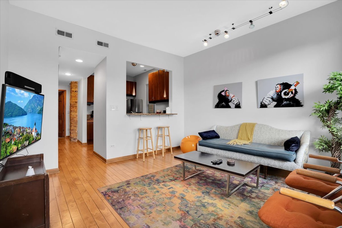 1618 W Blackhawk Street Unit: 1