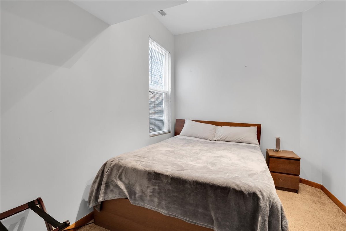 1618 W Blackhawk Street Unit: 1