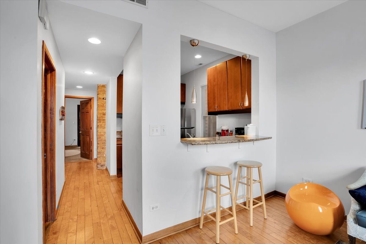 1618 W Blackhawk Street Unit: 1