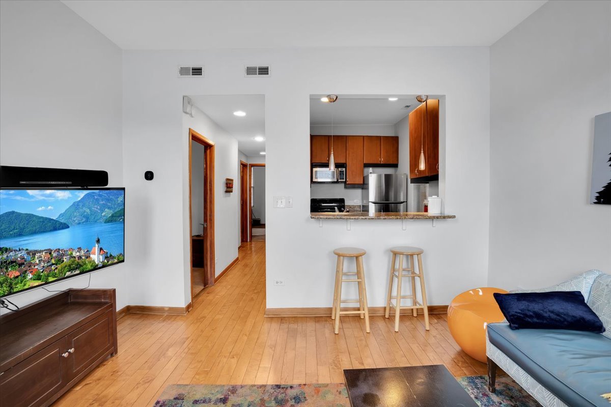 1618 W Blackhawk Street Unit: 1