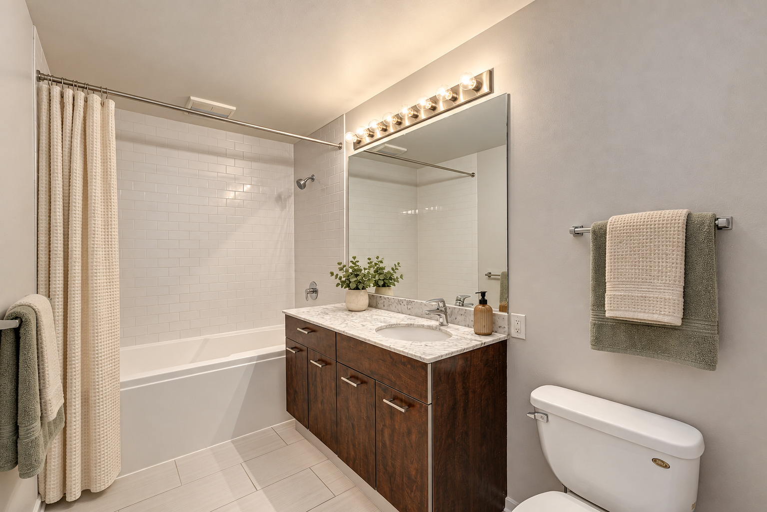 659 W Randolph Street Unit: 810