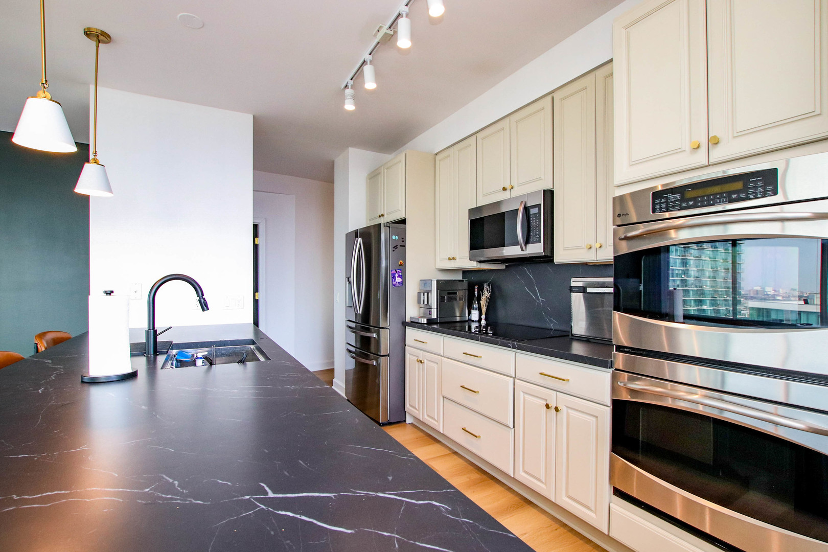 100 E 14TH Street Unit: 1706