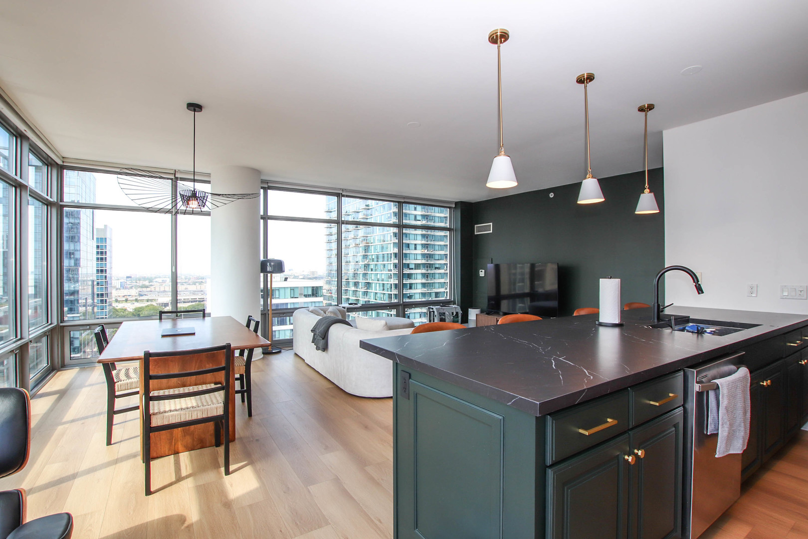 100 E 14TH Street Unit: 1706