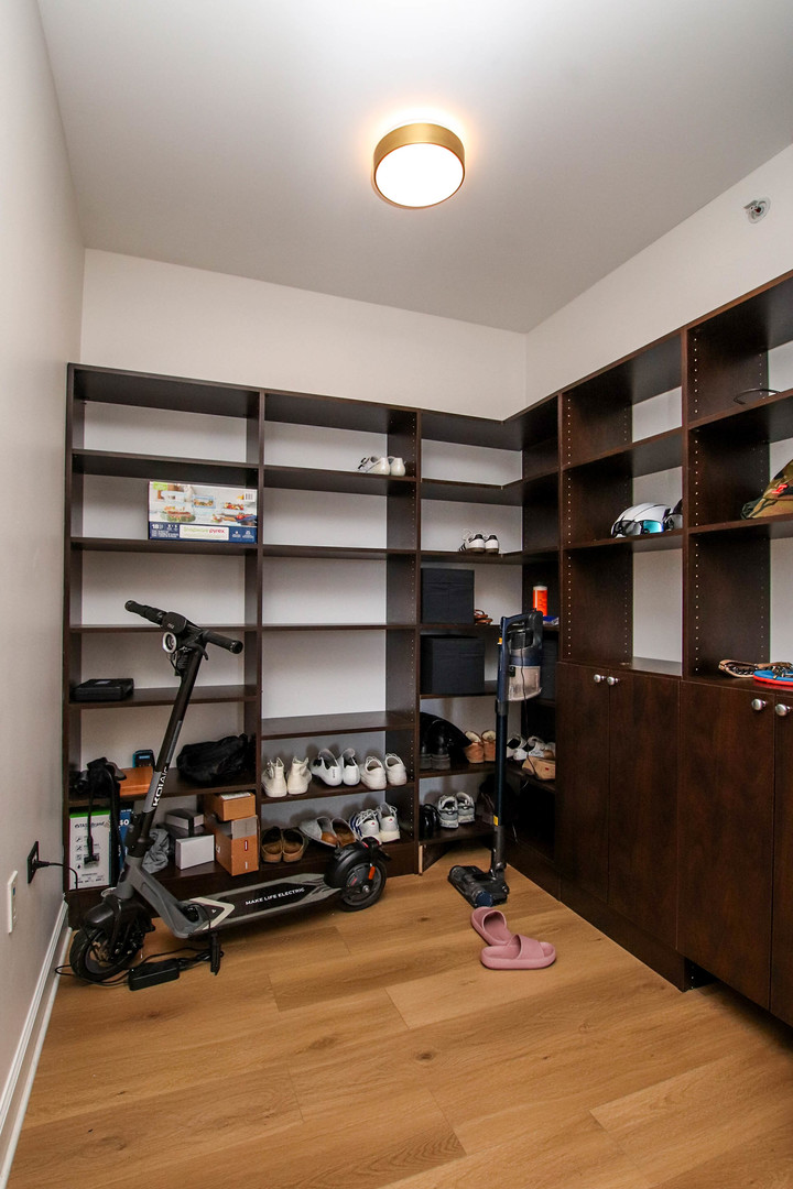 100 E 14TH Street Unit: 1706