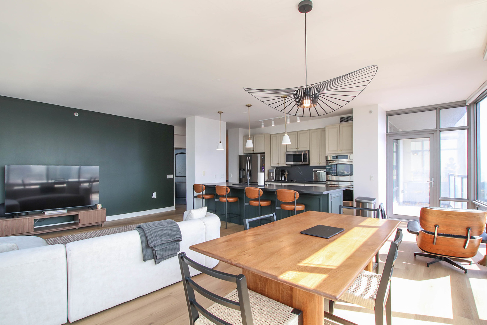 100 E 14TH Street Unit: 1706