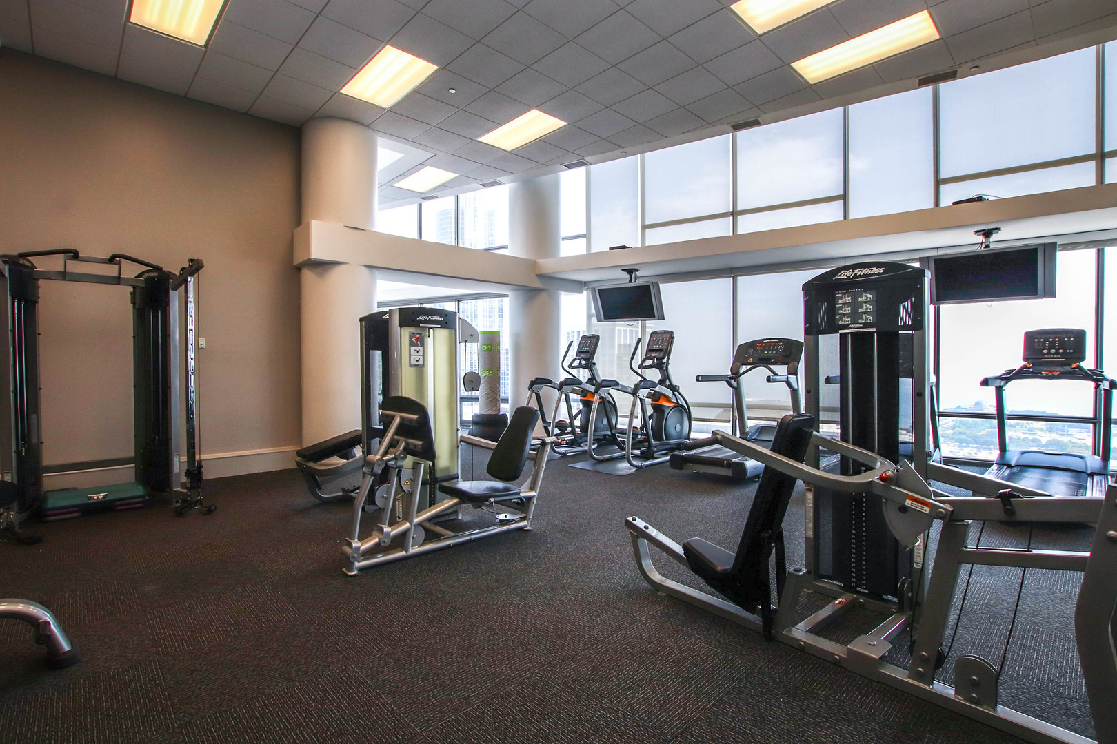 100 E 14TH Street Unit: 1706