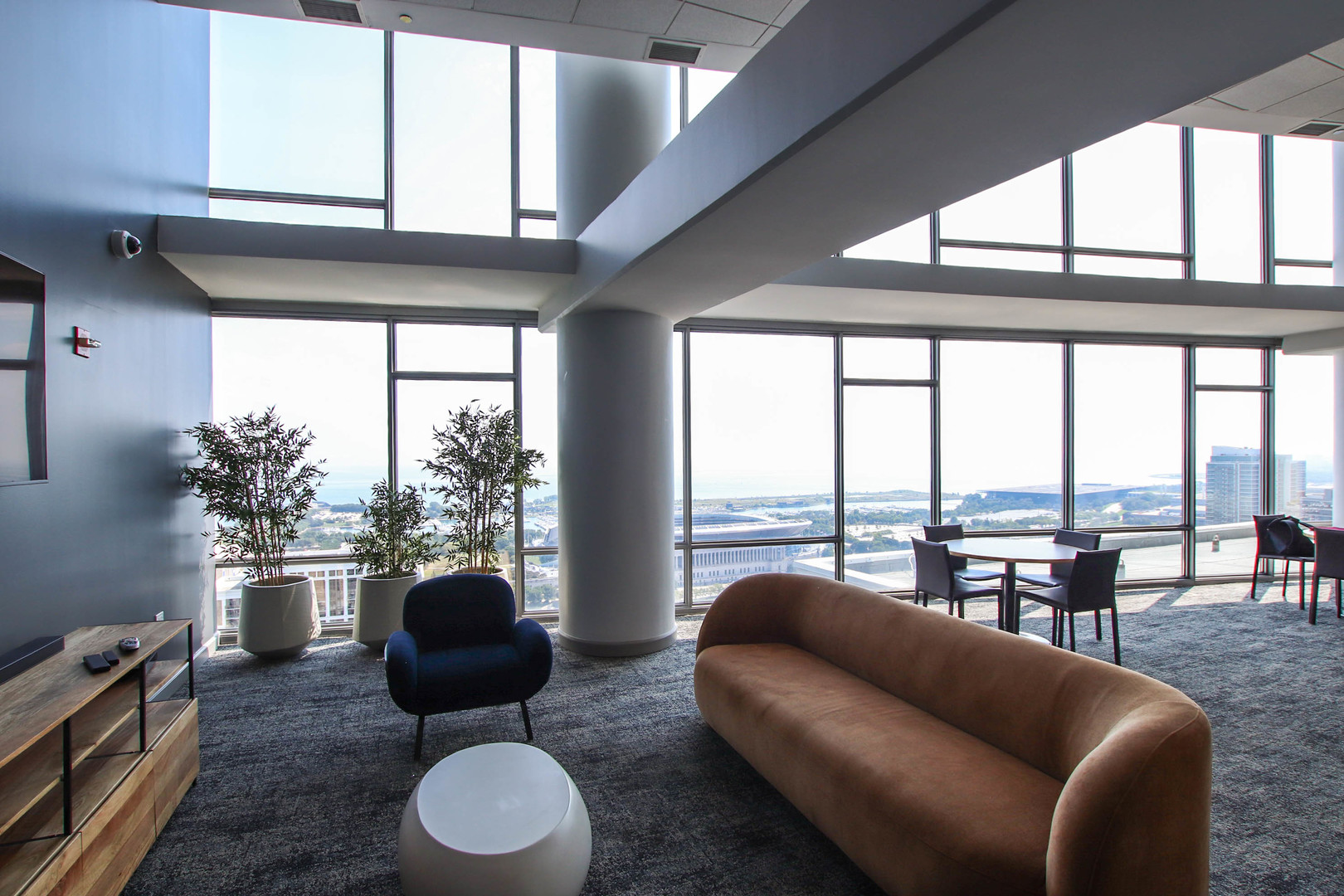 100 E 14TH Street Unit: 1706