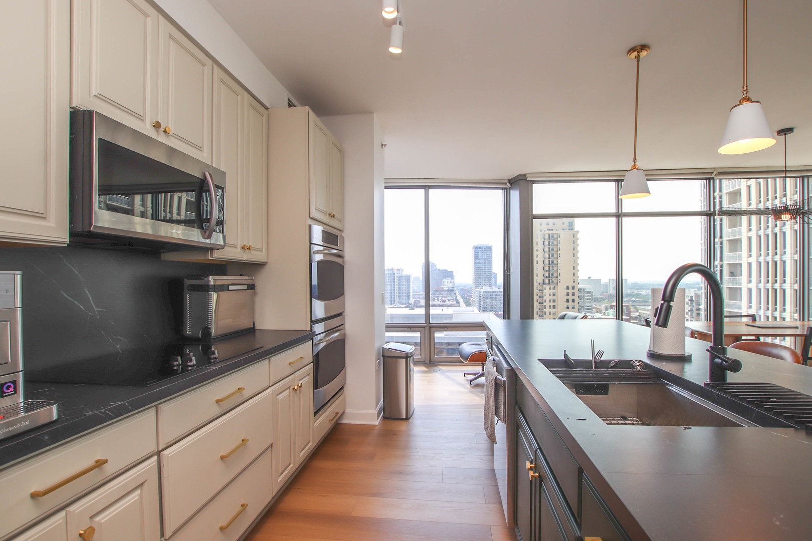 100 E 14TH Street Unit: 1706