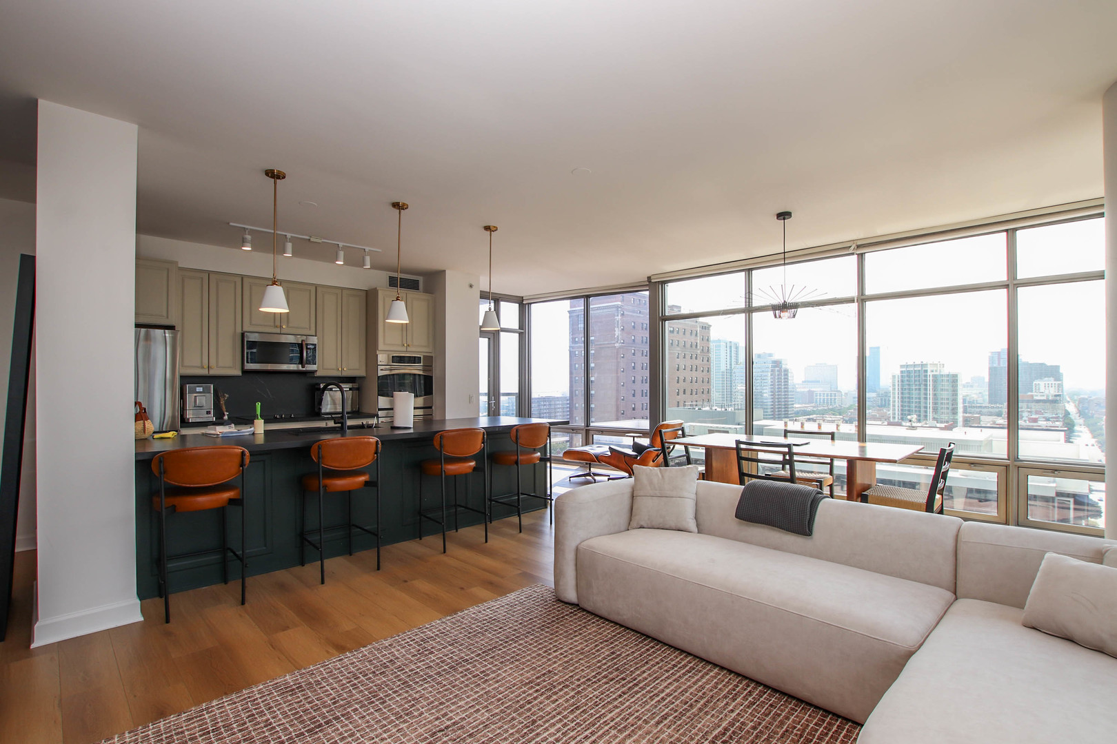 100 E 14TH Street Unit: 1706