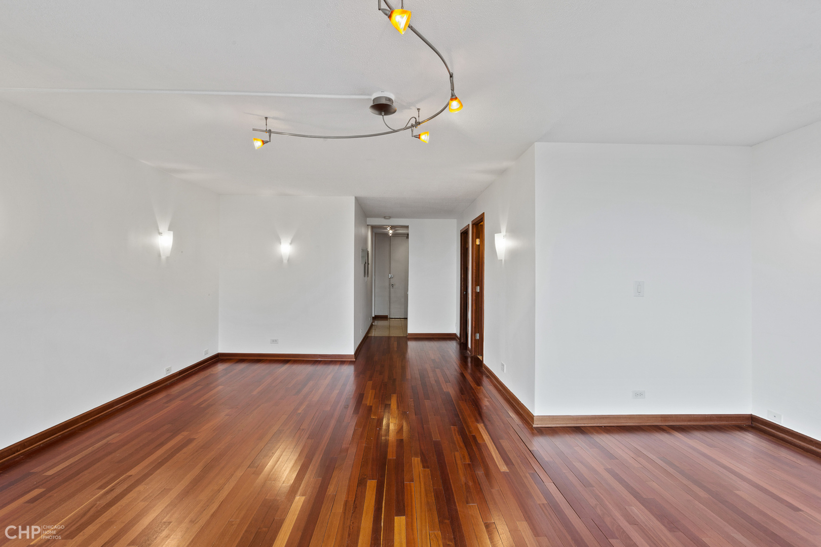 330 W Diversey Parkway Unit: 807-809