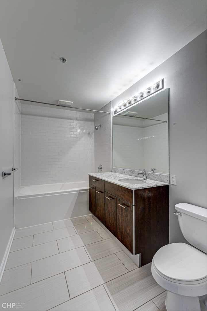 659 W Randolph Street Unit: 810