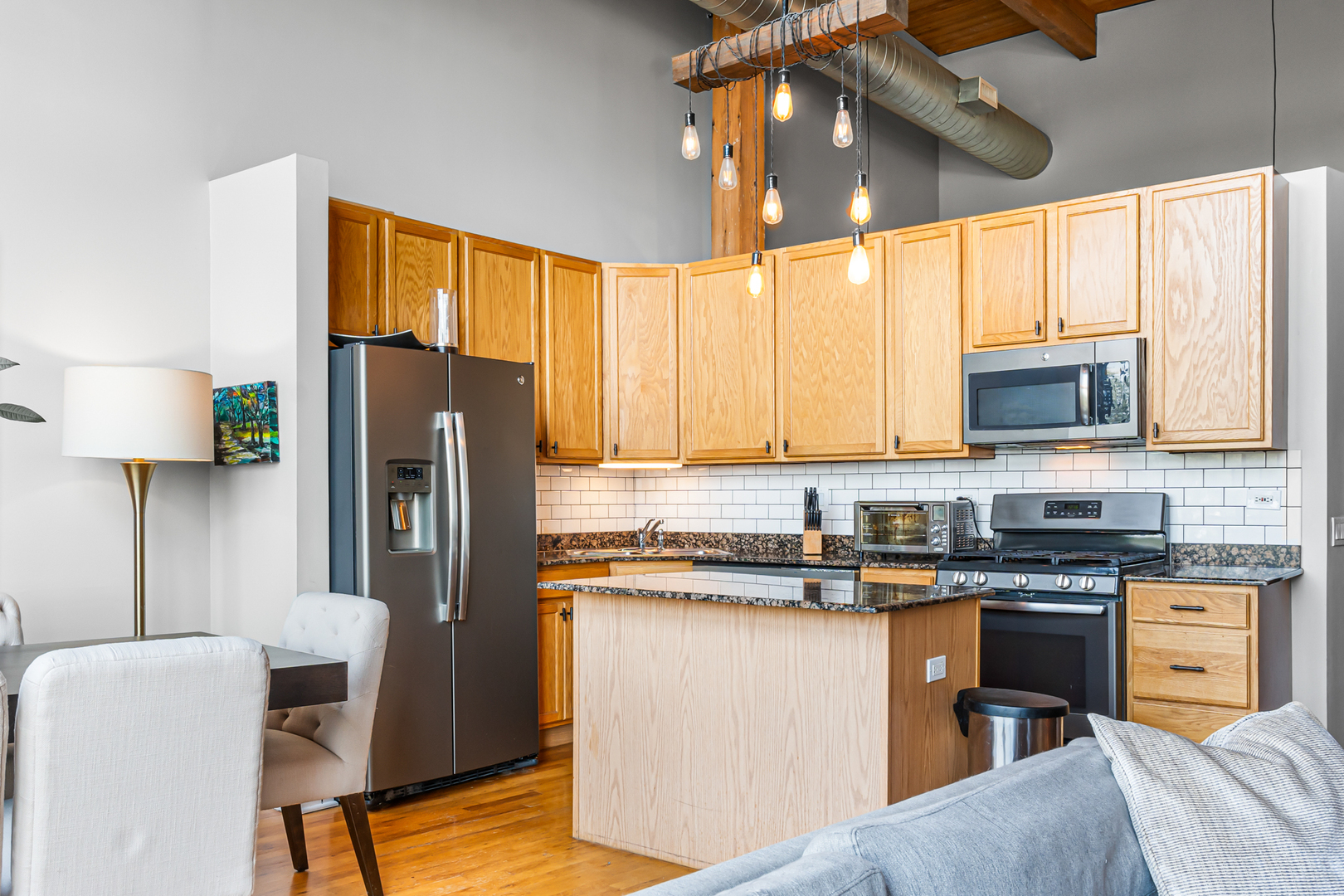 1935 N Fairfield Avenue Unit: 402