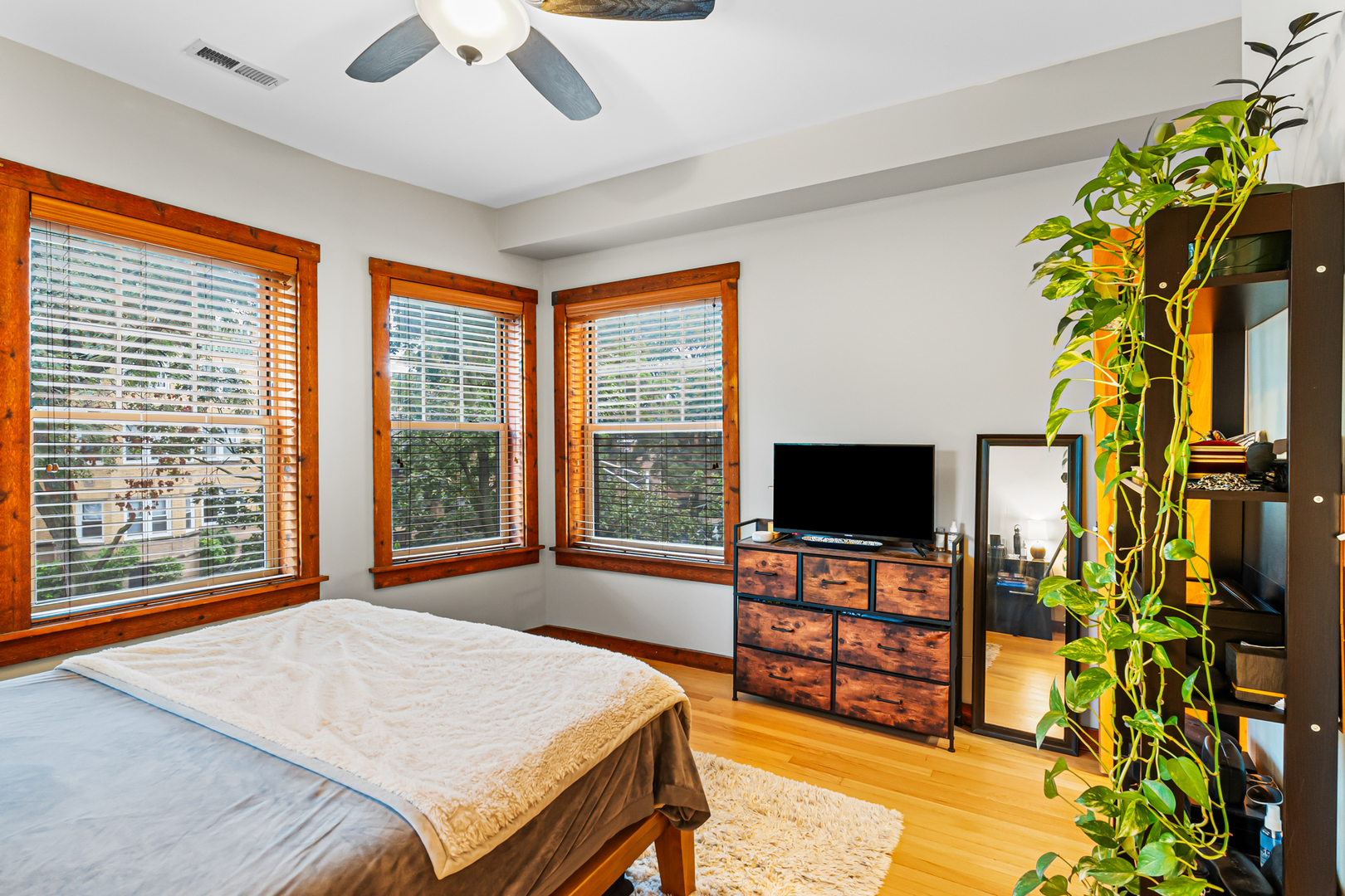 2021 W ARTHUR Street Unit: 2E