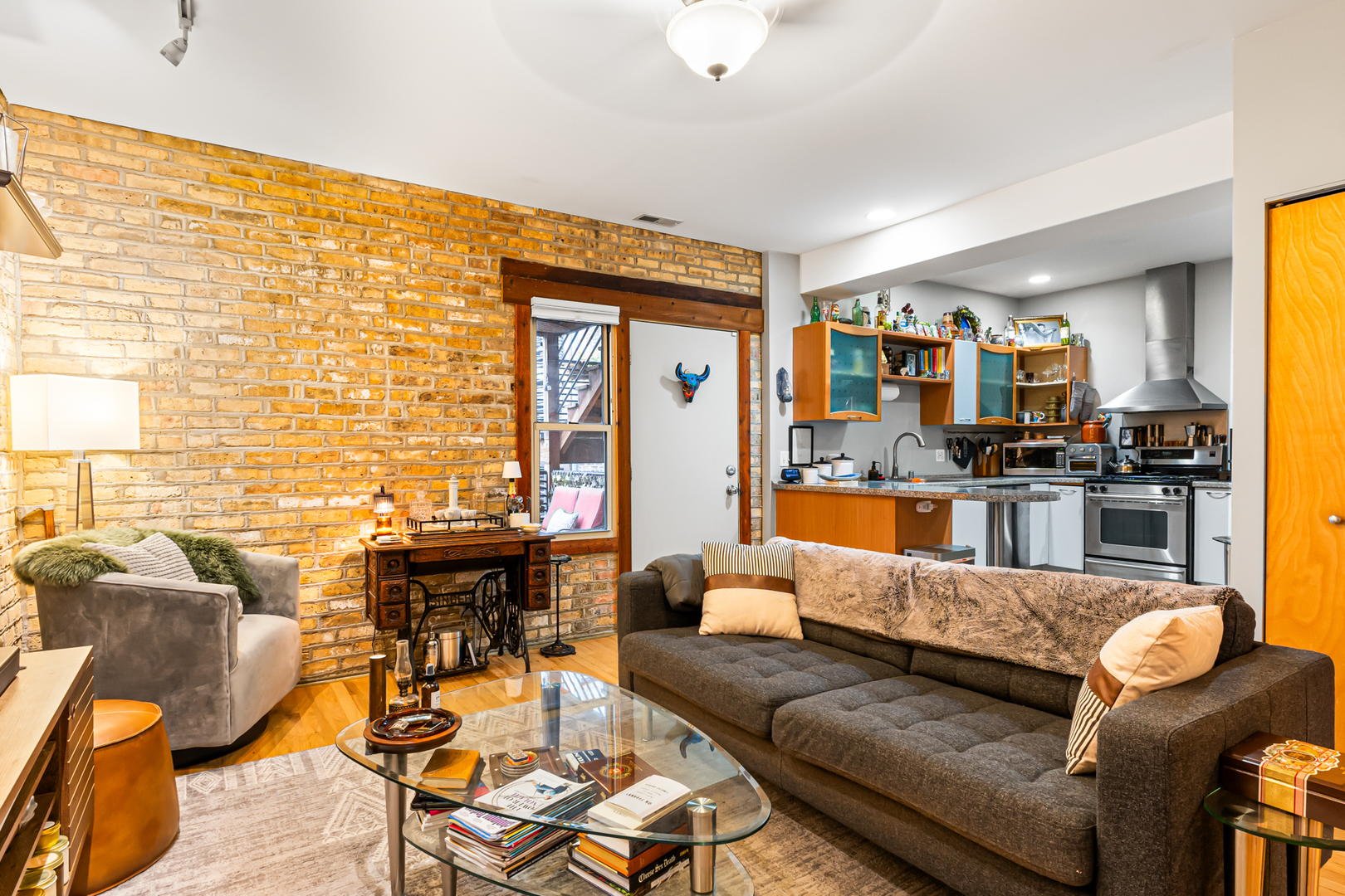 2021 W ARTHUR Street Unit: 2E