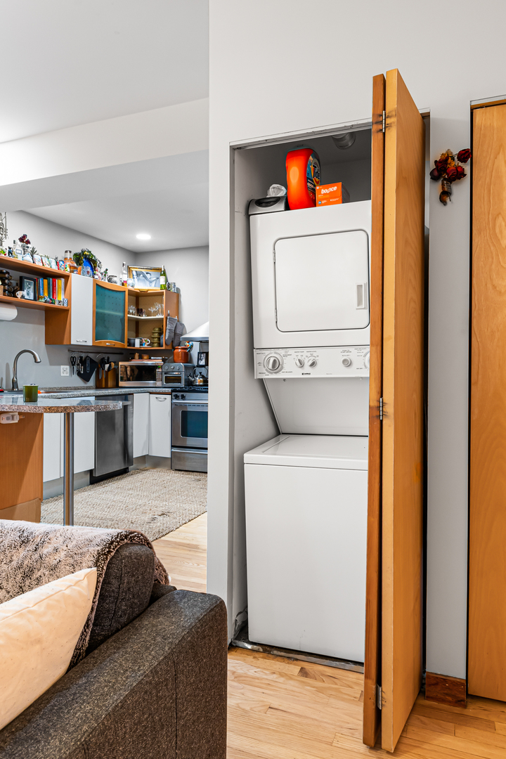 2021 W ARTHUR Street Unit: 2E