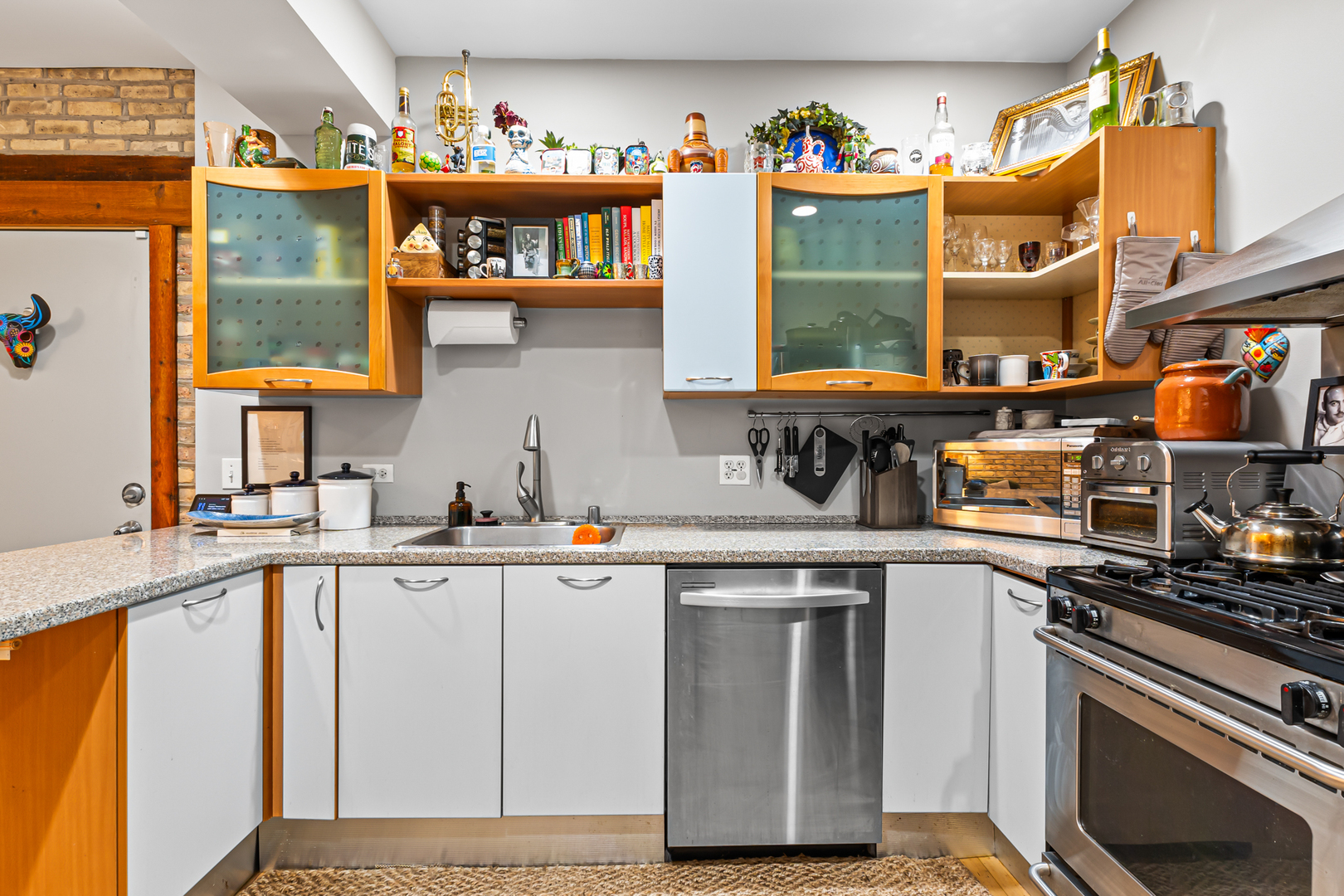 2021 W ARTHUR Street Unit: 2E