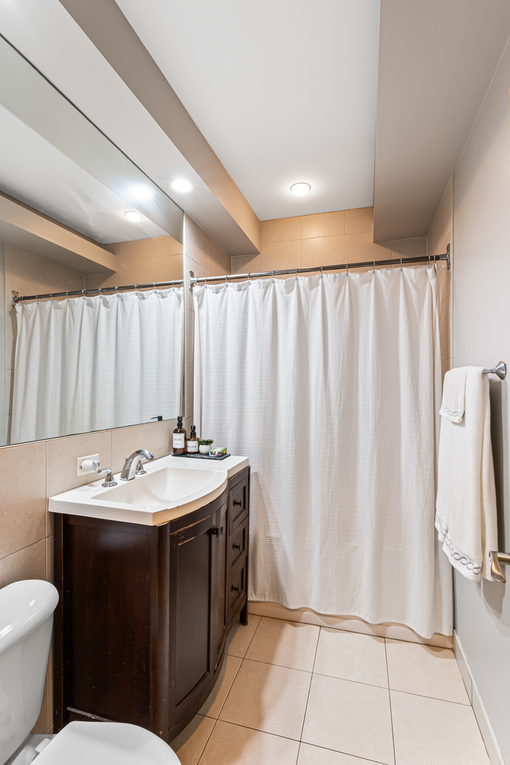 2021 W ARTHUR Street Unit: 2E
