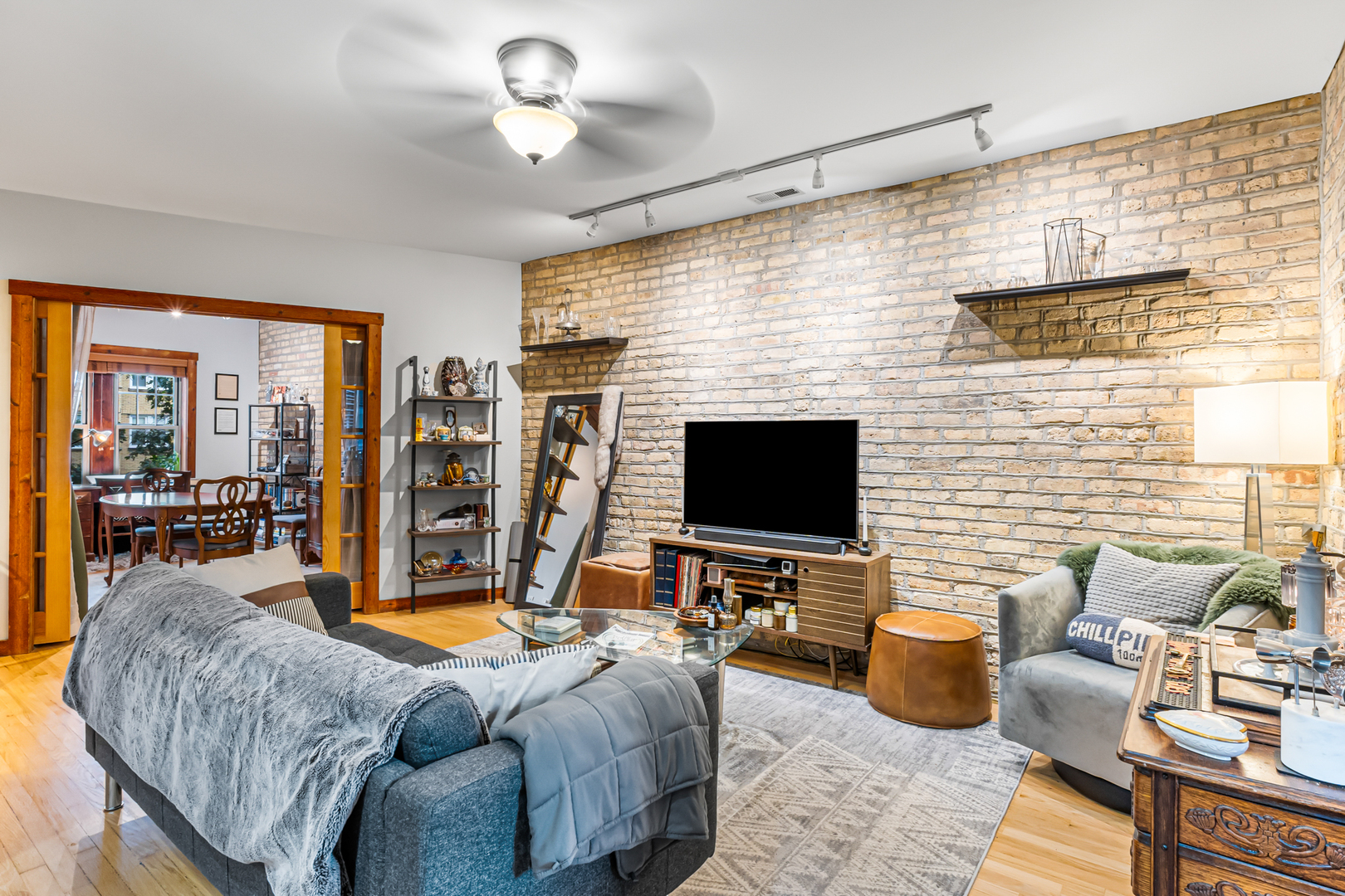 2021 W ARTHUR Street Unit: 2E