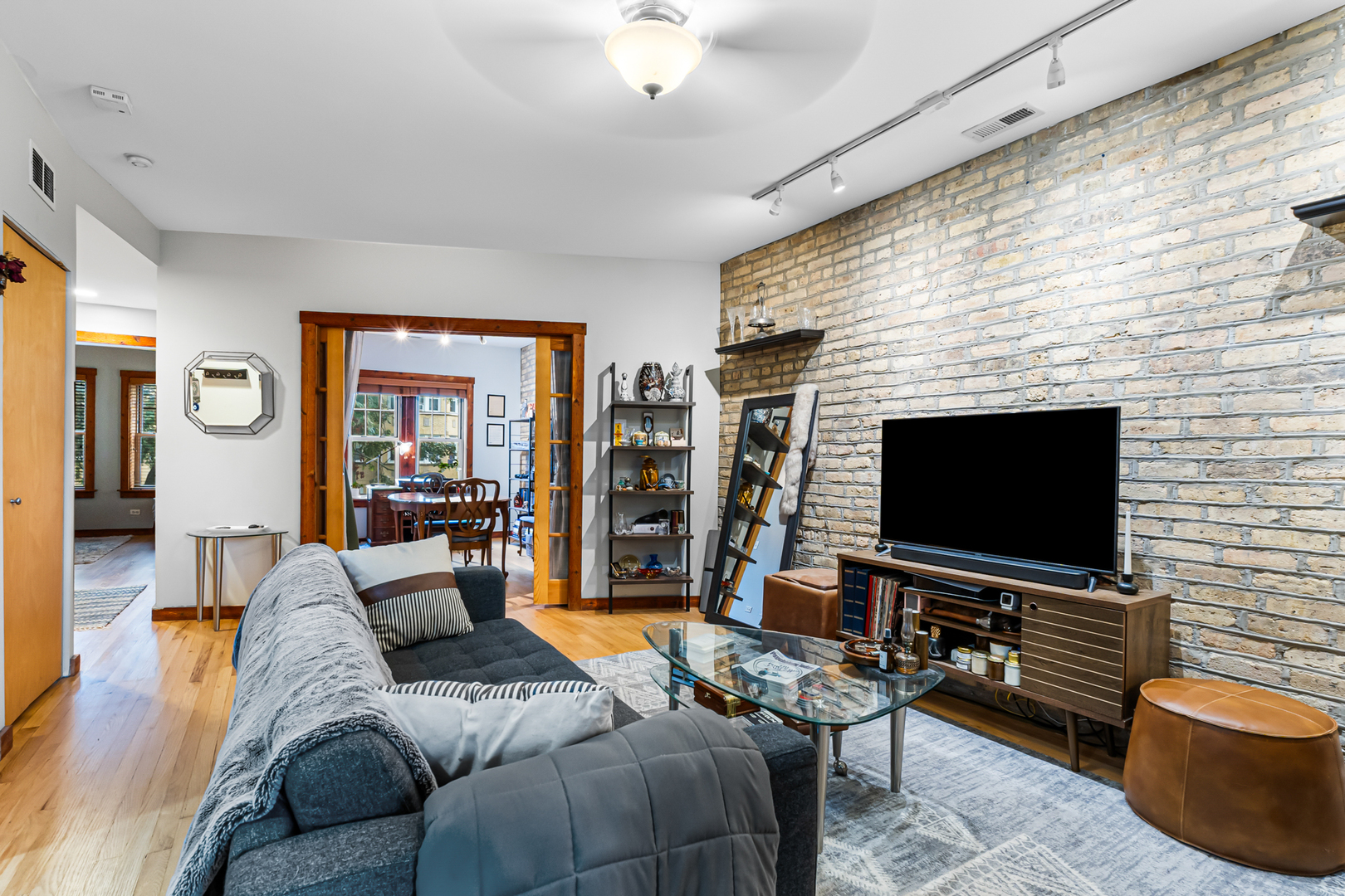 2021 W ARTHUR Street Unit: 2E