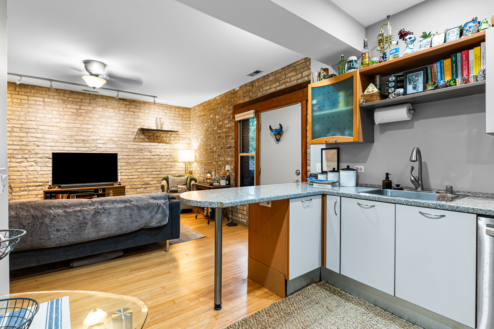 2021 W ARTHUR Street Unit: 2E