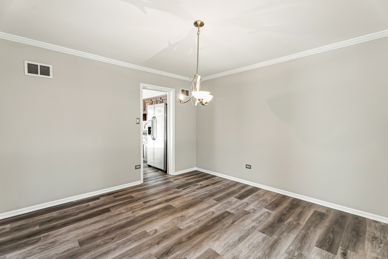 3490 Chalet Ln
