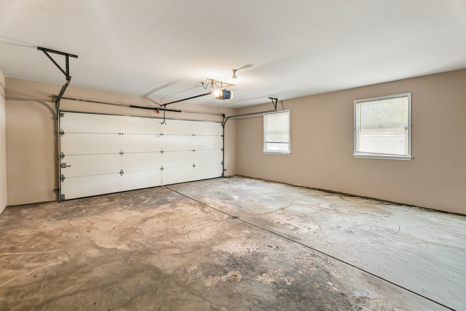 3490 Chalet Ln