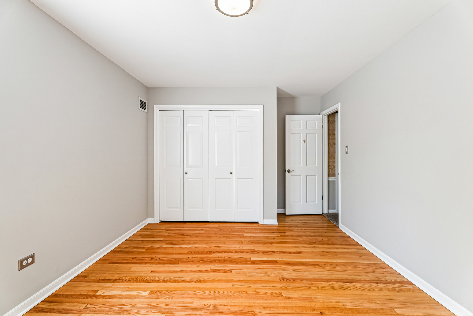 3490 Chalet Ln