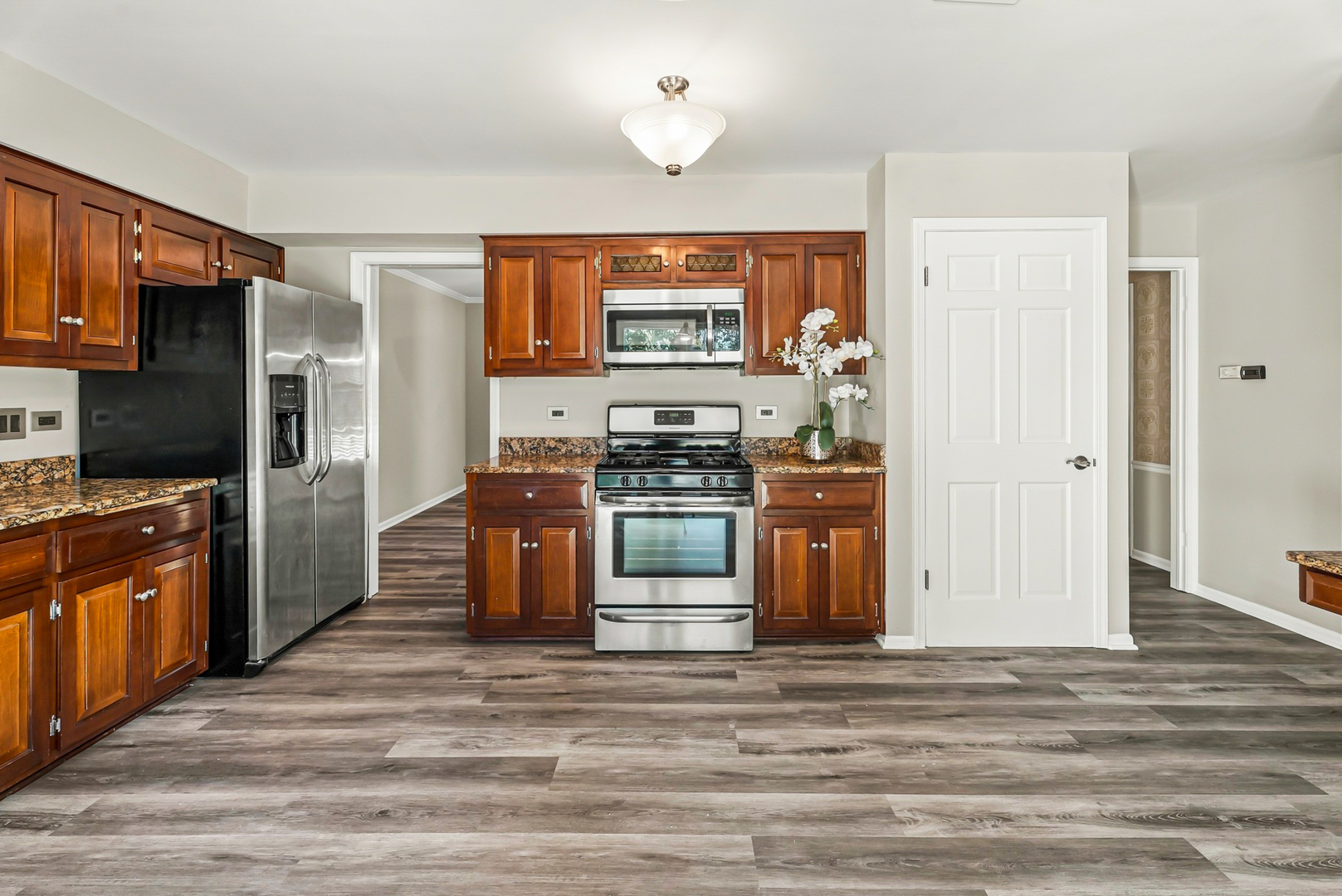 3490 Chalet Ln