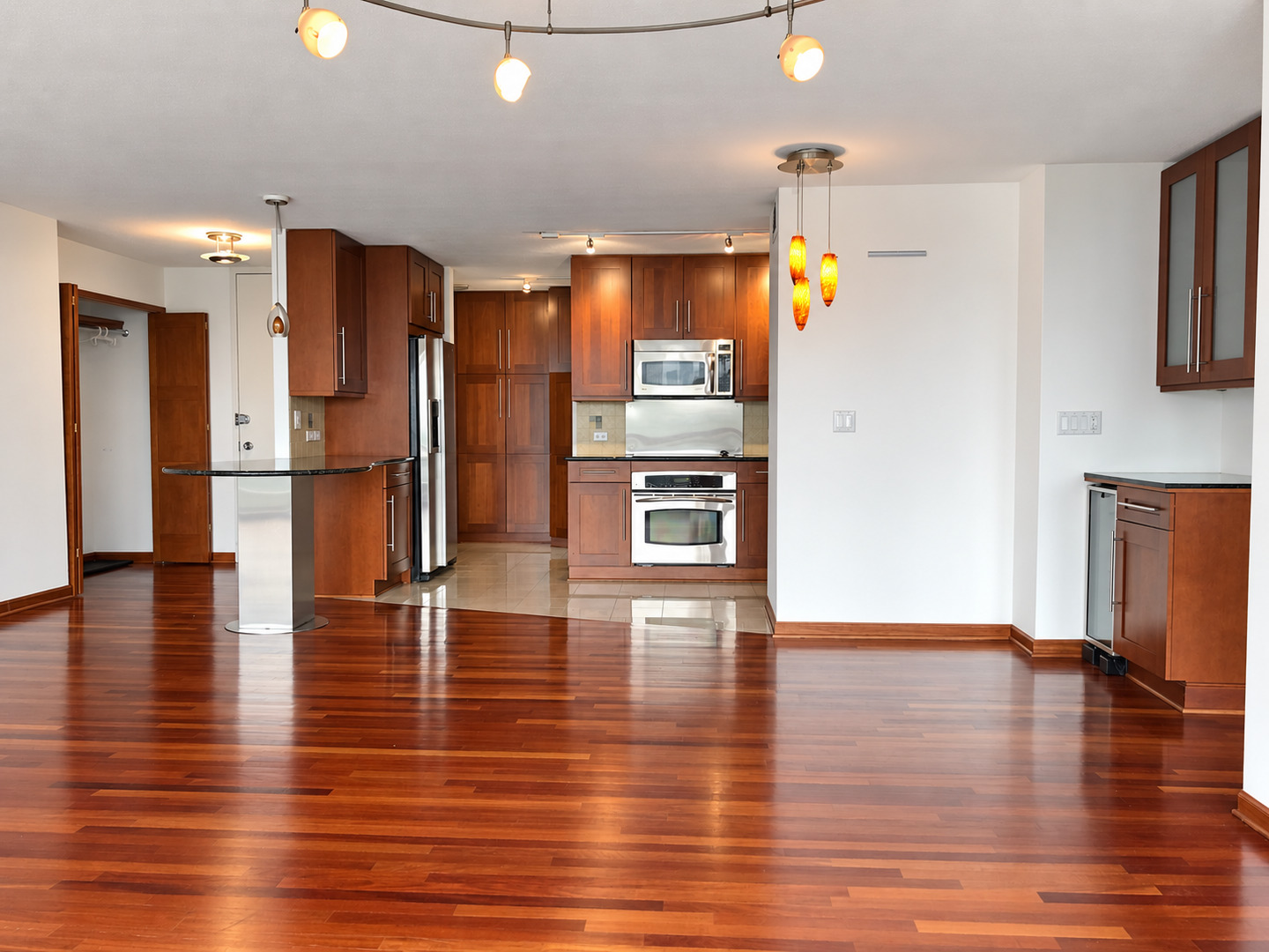 330 W Diversey Parkway Unit: 807-809