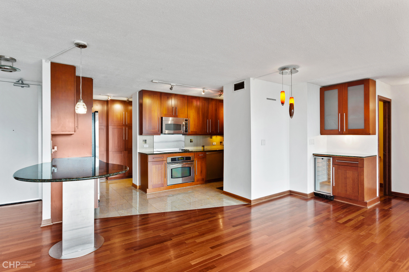 330 W Diversey Parkway Unit: 807-809