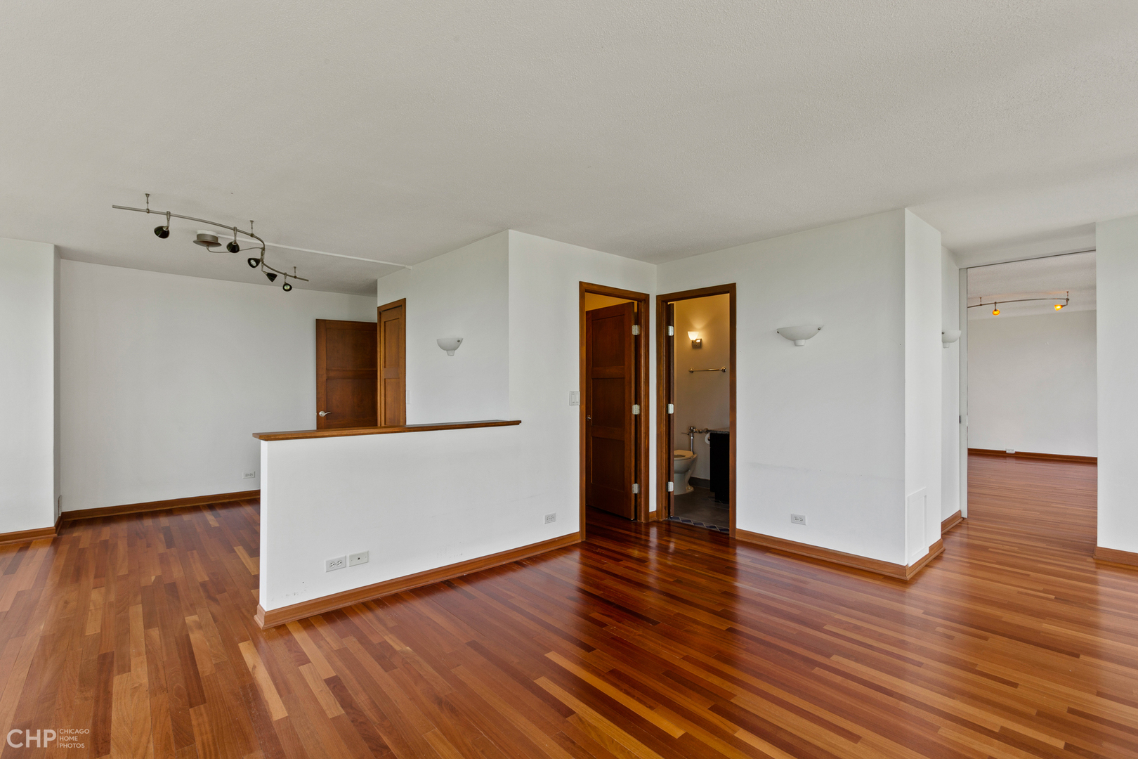 330 W Diversey Parkway Unit: 807-809